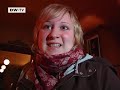 Anja Brockmann zieht durch das rauchfreie BerlinSeit dem 1. Januar gilt in Berlin ein verschärfter Nichtraucherschutz. Was heißt das für eine Raucherin? Ändern sich dadurch die Rauchgewohnheiten? Oder gar die Lebensgewohnheiten? Was bedeutet das neue Gesetz für ein Land, in dem sich die Menschen ungern etwas verbieten lassen? Ein ganz persönlicher Erfahrungsbericht - vor dem Hintergrund, dass viele Raucher den Nichtraucherschutz generell unterstützen, sich aber gegen das Gefühl der gesellschaftlichen Ausgrenzung wehren. Zigaretten werden zur Definition moralischer Standards: die nichtrauchende Mehrheit schafft sich ein wohliges Gemeinschaftsgefühl. Der Raucher fühlt sich als sichtbarer Versager. Und trotzt. Kompromisse scheint es (auf beiden Seiten?) nicht mehr zu geben.
