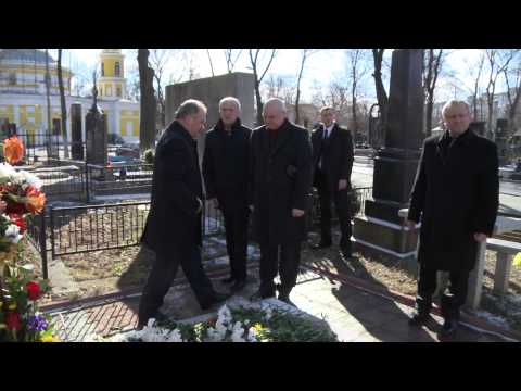 Președintele Nicolae Timofti a depus flori la mormântul fostului primar al municipiului Chișinău, Nicolae Costin
