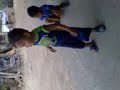 bebe chistoso bailando