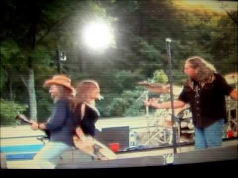 Schascle - Twinkle Schascle Yochim sings CAN'T YOU SEE by THE MARSHAL TUCKER BAND @ Eat Here, Sarasota, Florida, in 2013. Charlie Whitt, lead guitar, Tony LeClerc, bass...