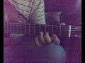 tarik ki joue de la guitar