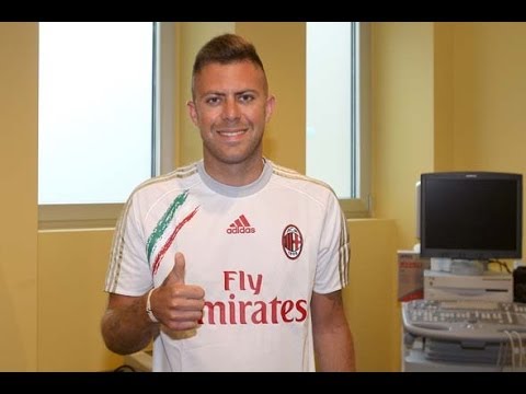 Ecco Menez! Here's Menez! (with subtitles) | AC Milan Official Ecco Menez! Here's Menez! (with subtitles) | AC Milan Official