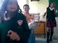 kike se quita la camisa en clases