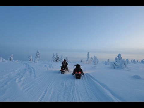 Катание на снежных мотоциклах в Юлляс