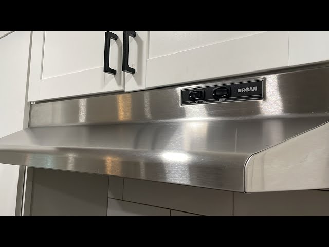 RESERVED Brand new NuTone Unity 30” Under Cabinet Range Hood in Stoves, Ovens & Ranges in City of Montréal