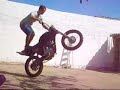 Voltinha na casa de Gutão, fim de semana que agente foi pintar os aros, cubos e bengala de minha moto... Hehehe... Vlw Gutão... Eh nois!!!