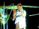 Santos cantando \"el corral de piedras\"