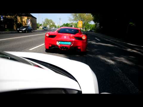 video auto Ferrari 458 Italia vs. Audi R8