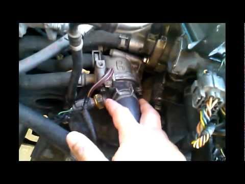 How to replace a Thermostat on a Honda Civic engine