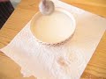 A simple home meade experiment to show the property of non newtonian fluids with pseudo-humoristic comment in Italian.Semplice esperimento per provare le proprieta' dei fluidi non newtoniani