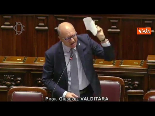 Valditara: "Falsità dall'opposizione sui femminicidi, vergogna". Bagarre in Aula alla Camera