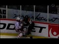 Emil K�berg med en tackling p� Sanny Lindstr�m - GRiSHoCKEY