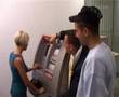 Tyson und Hamoudi in der Bank