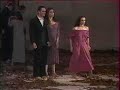 Une création de Pina Bausch datant du 8 janvier 1977. Adaptation de l'opéra de Béla Bartók : Barbe Bleue.Avec BEATRICE LIBONATI, JAN MINARIK, JAKOB ANDERSEN, ANNE MARIE BENATI, BENEDICTE BILLIET, MARION CITO, DOMINIQUE DUSZYNSKI, JOSEPHINE ANN ENDICOTT, LUTZ FORSTER, MECHTIHILD GROSSMANN, KYOMI ICHIDA, URS KAUFMANN, ED KORTLANDT, ELENA MAJNONI, ANNE MARTIN, YOLANDA MEIER, DOMINIQUE MERCY, NAZARETH PANADERO, HELENA PIKON, HANS POP, ARTHUR ROSENFELD, MINIKA SAGON, JEAN-LAURENT SASPORTES, JANUSZ SUBICZ, FRANCIS VIET.