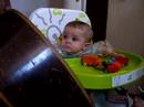 Tomy comiendo