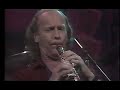 cette version de nil bleu, nil blanc a �t� enregistr�e pour l'�mission beau & chaud en juillet 1988 � radio-qu�bec et �tait anim�e par normand brathwait. les insertions d'images sur le nil ont �t� rajout�es apr�s coup et proviennent d'un voyage en �gypte que j'ai fait avec des amis en 2006. il y eu un v�ritable lancement...dans le nil en face d'assouan. les musiciens �taient roxanne turcotte aux claviers, paul mccandless aux instruments � vent et vincent dionne aux percussions.