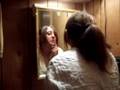 videos de What's Behind Her?