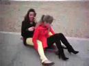 estitxu y neretxu haciendo el gamba en el patinete antes del partido del bar�a en anglet.