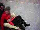 estitxu y neretxu haciendo el gamba en el patinete antes del partido del bar�a en anglet.