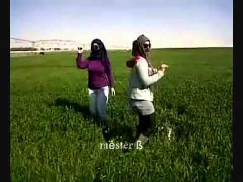 رقص بنات بمزرعه