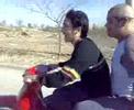 unos paseo en moto con la cabeza echa un desastre q castigo, la pero cagada de tener amigos como nosotro che