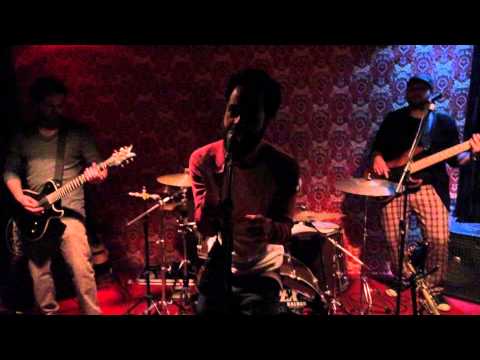Noivo da Paz - Thiago e os Quase Quinze