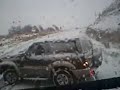 CAMI�N TIRADO EN LA NIEVE Y REMOLCADO POR TODO TERRENO