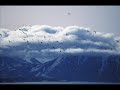 The text was written by the danish bishop Hans Adolph Brorson.The melody is a norwegian version of a swedish folktune.Mitt hjerte alltid vanker i Jesu fødte rom Der samles mine tanker som i sin hovedsum Der er min lengsel hjemme, der har min tro sin skatt Jeg kan deg aldri glemme velsignet julenatt Akk, kom jeg opp vil lukke mitt hjerte og mitt sinn Og full av lengsel sukke, kom Jesus dog her inn Det er ei fremmed bolig, du har den selv jo kjøpt Så skal du blive trolig, her i mitt hjerte svøpt Jeg gjerne palmegrene vil for din krybbe strø For deg, for deg alene jeg leve vil og dø Kom la min sjel deg finne sin rette gledesstund At du er født her innei hjertets dype grunn-------------------Original 1732-text:MIt Hierte altid vancker  I JESU Føde-Ruhm,  Did samles mine Tancker  I deres Hovet-Sum,  Der er min Længsel hiemme,  Der har min Tro sin Skat,  Jeg kand dig aldrig glemme,  Du søde Jule-Nat.  Ach! kom! jeg vil oplukke  Mit Hierte, Siæl og Sind  Med tusind Længsels-Sukke,  Kom, JEsu, dog derind!  Det er ey fremmed Bolig,  Du har det selv jo kiøbt,  Saa skal du blive trolig  Udi mit Hierte svøbt. Jeg vil med Palme grene  Dit Hvile-Stæd bestrøe,  Min Brudgom, Dig allene,  Jeg leve vil og døe.  Kom! Lad min Siæl erlange  Sin rætte Qvæge-Stund;  At kysse tusind gange  Din søde Rosen-Mund.