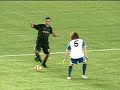 Ronaldinho se destaca em jogo contra Messi