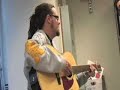 KoRn - JD con guitarra acustica 1