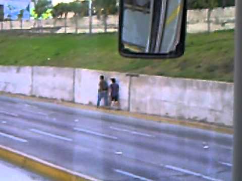 Ahora los peatones también caminan por la Vía Expresa