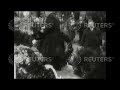 1930 Doctor Scholz lays wreath on Doctor Stresemann's grave