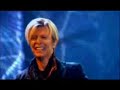rebel, rebel - david bowie (dedicado a andrelle)


voc� deixou sua m�e confusa
ela n�o sabe se voc� � menino ou menina
hey babe, seu cabelo est� o m�ximo
hey babe,  vamos sair � noite

voc� gosta de mim e eu gosto de voc�
n�s gostamos de dan�ar e voc� est� divina
voc� gosta das bandas quando tocam muito
voc� quer mais e voc� quer r�pido

te colocam para baixo, eles falam que estou errado
sua cafona, voc� coloca eles acima

rebel, rebel, voc� rasgou seu vestido
rebel, rebel, sua cara est� um estrago
rebel, rebel, como eles poderiam saber?
mau caminho, eu te amo tanto

voc� deixou sua m�e confusa
ela n�o sabe se voc� � menino ou menina
hey babe, seu cabelo est� o m�ximo
hey babe,  vamos sair � noite

voc� gosta de mim e eu gosto de voc�
n�s gostamos de dan�ar e voc� est� divina
voc� gosta das bandas quando tocam muito
voc� quer mais e voc� quer r�pido

te colocam para baixo, eles falam que estou errado
sua cafona, voc� coloca eles acima

rebel, rebel, voc� rasgou seu vestido
rebel, rebel, sua cara est� um estrago
rebel, rebel, como eles poderiam saber?
mau caminho, eu te amo tanto

voc� deixou sua m�e confusa
ela n�o sabe se voc� � menino ou menina
hey babe, seu cabelo est� o m�ximo
hey babe,  vamos sair � noite
hey babe,  vamos sair � noite
hey babe,  vamos sair � noite