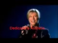 rebel, rebel - david bowie (dedicado a andrelle)


voc� deixou sua m�e confusa
ela n�o sabe se voc� � menino ou menina
hey babe, seu cabelo est� o m�ximo
hey babe,  vamos sair � noite

voc� gosta de mim e eu gosto de voc�
n�s gostamos de dan�ar e voc� est� divina
voc� gosta das bandas quando tocam muito
voc� quer mais e voc� quer r�pido

te colocam para baixo, eles falam que estou errado
sua cafona, voc� coloca eles acima

rebel, rebel, voc� rasgou seu vestido
rebel, rebel, sua cara est� um estrago
rebel, rebel, como eles poderiam saber?
mau caminho, eu te amo tanto

voc� deixou sua m�e confusa
ela n�o sabe se voc� � menino ou menina
hey babe, seu cabelo est� o m�ximo
hey babe,  vamos sair � noite

voc� gosta de mim e eu gosto de voc�
n�s gostamos de dan�ar e voc� est� divina
voc� gosta das bandas quando tocam muito
voc� quer mais e voc� quer r�pido

te colocam para baixo, eles falam que estou errado
sua cafona, voc� coloca eles acima

rebel, rebel, voc� rasgou seu vestido
rebel, rebel, sua cara est� um estrago
rebel, rebel, como eles poderiam saber?
mau caminho, eu te amo tanto

voc� deixou sua m�e confusa
ela n�o sabe se voc� � menino ou menina
hey babe, seu cabelo est� o m�ximo
hey babe,  vamos sair � noite
hey babe,  vamos sair � noite
hey babe,  vamos sair � noite