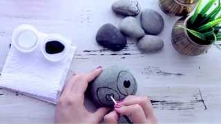 Buhos pintados en piedras