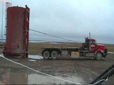 Aufladen bitte! - 






 
Wie lade ich ohne große Umstände einen  Tank auf den Truck? Der Trucker aus Alaska macht´s...