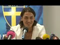Här i en presskonferens med zlatan om comebacken i landslaget, om sin relation med Erik hamren och hur det känns att vara tillbaka :) ursäkta det låga ljudet, ni får nog skruva på volymen lite :)