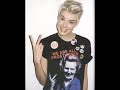 androgyny at it's best. more to come!

-in boy girl order
izzy hilton 
agyness deyn
boygeorge
katherine moennig
david bowie
omahyra mota

song: courtship dating by crystal castles
