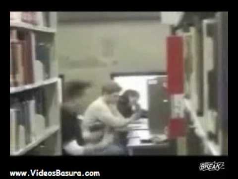 Broma del audio pervertido en la biblioteca