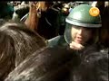 El Senador socialista Alejandro Navarro fue golpeado por un Carabinero en medio de las protestas registradas en Plaza Italia el 29/08/2007 por el tema de la Equidad Social.