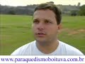 Salto de paraquedas Daniele Suzuki na P�ra-quedismo Boituva