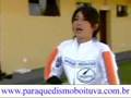 Salto de paraquedas Daniele Suzuki na Pára-quedismo Boituva