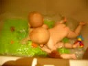 Noan and Shaï in the bath