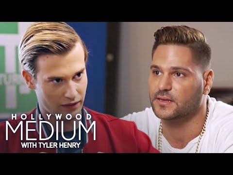Tyler Henry Reads Jersey Shore Cast: Snooki, Pauly D & More | Hollywood Medium | E!