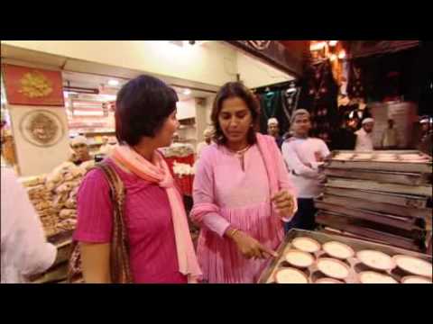 mumbai - In the first of a new series Al Jazeera's Divya Gopalan attempts to understand the real Mumbai by taking a culinary journey through its Street Food.