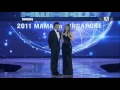 Yoon Eun Hye 윤은혜 & Go Soo 고수 presents 'Artist Of The Year'Award at 2011 MAMA [eng subbed]