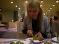 How To Cut A Kiwi