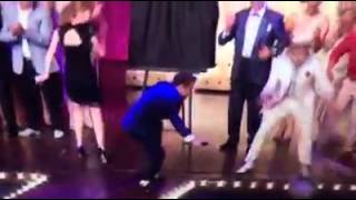 Jacqueline Andere cae del escenario, al estilo Juan Gabriel!