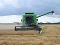 Deutz Fahr 4080 HTS Topliner harvesting wheat