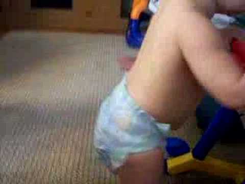 Belly dancing fool a child - YouTube